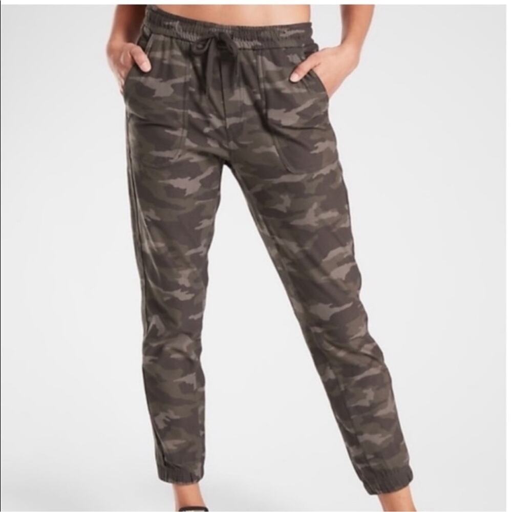 Athleta Camo Farallon Jogger Pants Green Gray Size 10 - Picture 2 of 8